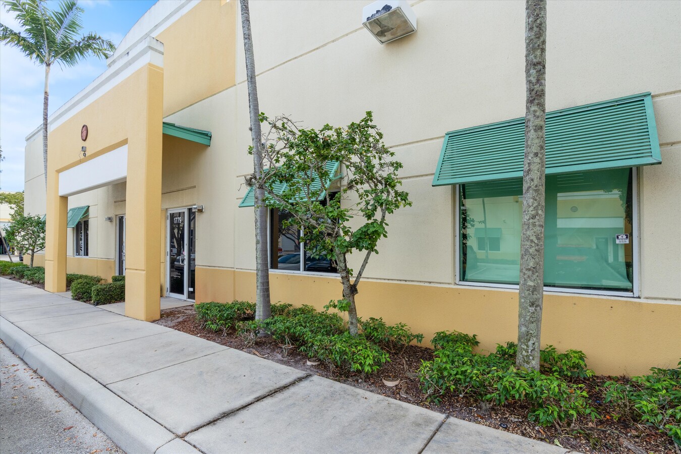 1747-1781 Banks Rd, Margate, FL 33063 - Lot 1781 - - Photo intérieure - Image 1 of 18