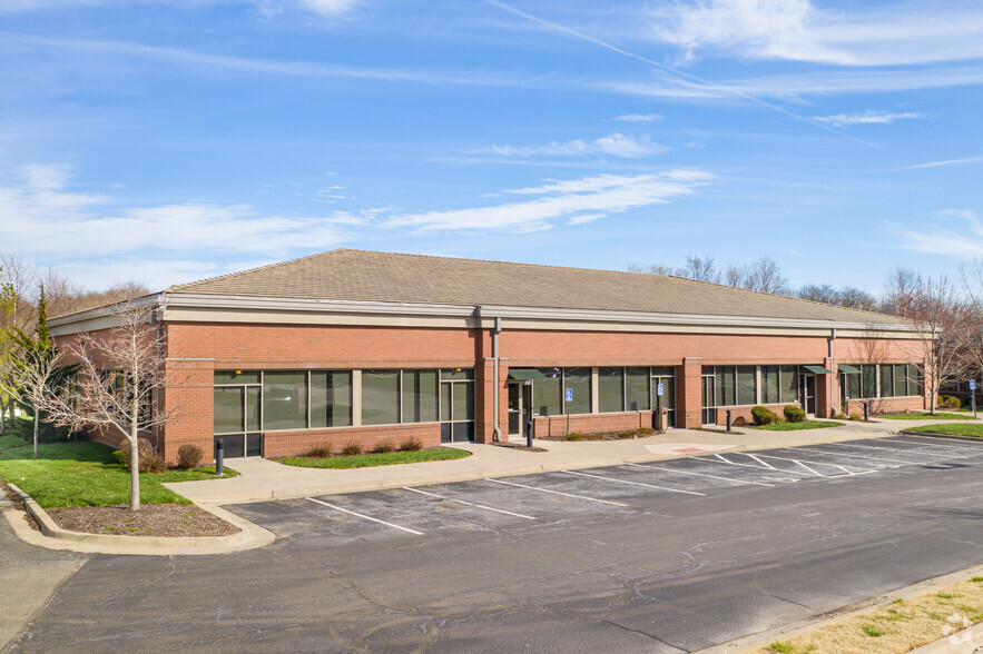 13621 S Mur Len Rd, Olathe, KS à vendre - Photo de l’immeuble – Image 2 sur 5
