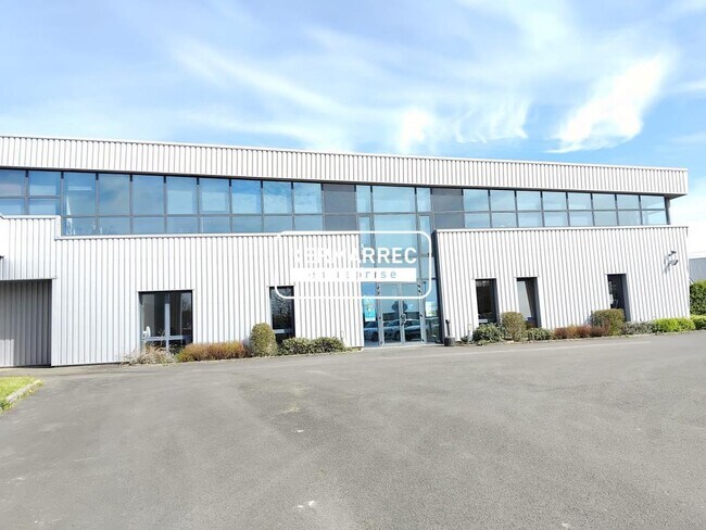 Plus de détails pour Local d’activités à vendre