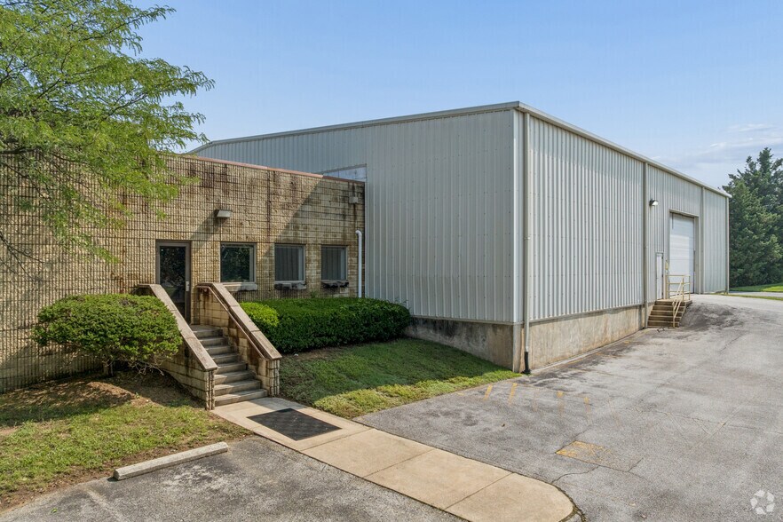 3 McCullough Dr, New Castle, DE à louer - Photo de l’immeuble – Image 1 sur 5