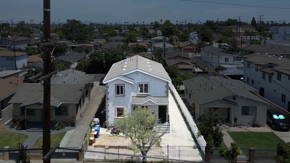 9128 Menlo Ave, Los Angeles, CA à vendre - Photo de l’immeuble – Image 2 sur 8