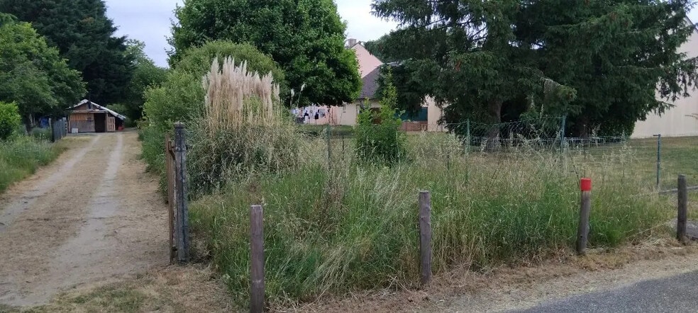 Terrain dans Les Bordes à vendre - Photo de l’immeuble – Image 2 sur 3