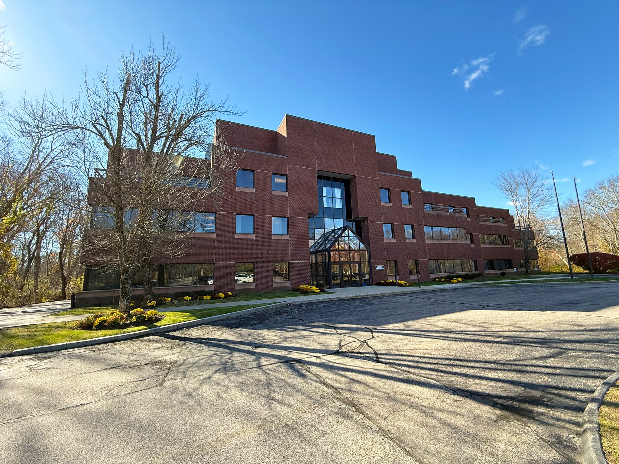 846 University Ave, Norwood, MA à louer Photo principale– Image 1 sur 8