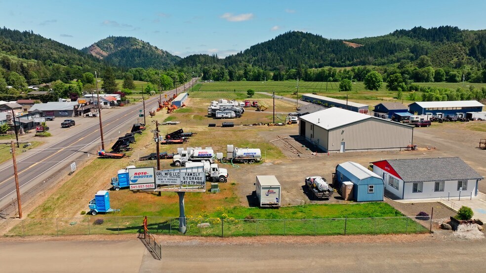 215 Lawson Ln, Tenmile, OR à vendre - Vidéo sur l’annonce professionnelle – Image 2 sur 88