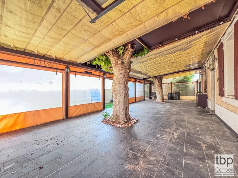 Local commercial dans Marseille à vendre - Photo de l’immeuble – Image 3 sur 4