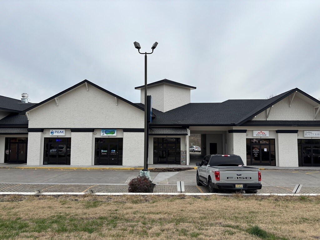 2040 Winfield Dunn Pky, Sevierville, TN à vendre Photo principale– Image 1 sur 2