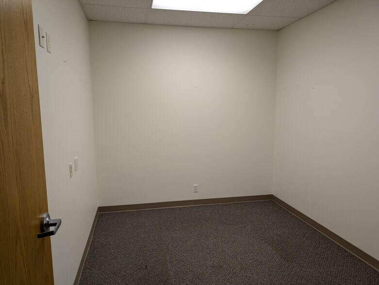 2015 S Broadway St, New Ulm, MN à louer - Photo de l’immeuble – Image 3 sur 12