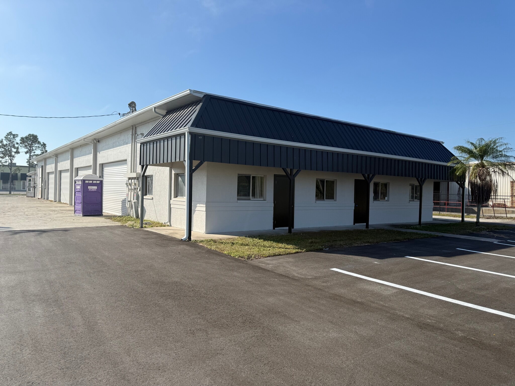 6120 Idlewild St, Fort Myers, FL à louer Photo de l’immeuble– Image 1 sur 7