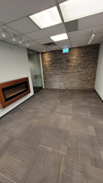 1201 W Pender St, Vancouver, BC à louer - Photo de l’immeuble – Image 3 sur 10