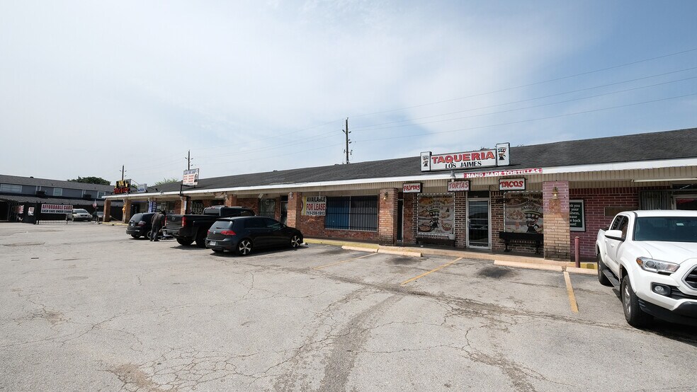 6615-6627 Brittmoore Rd, Houston, TX à louer - Photo de l’immeuble – Image 3 sur 16