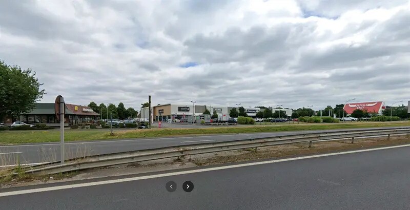 Local commercial dans Mareuil-lès-Meaux à louer Photo de l’immeuble– Image 1 sur 2