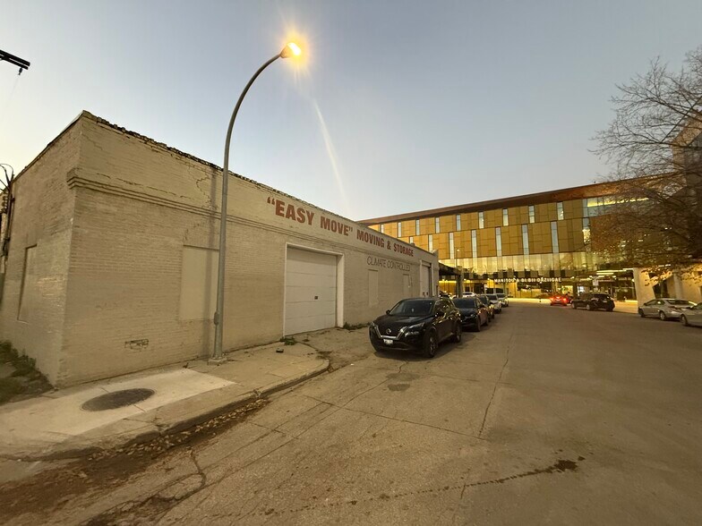330 Elgin Av, Winnipeg, MB à vendre - Photo de l’immeuble – Image 3 sur 15