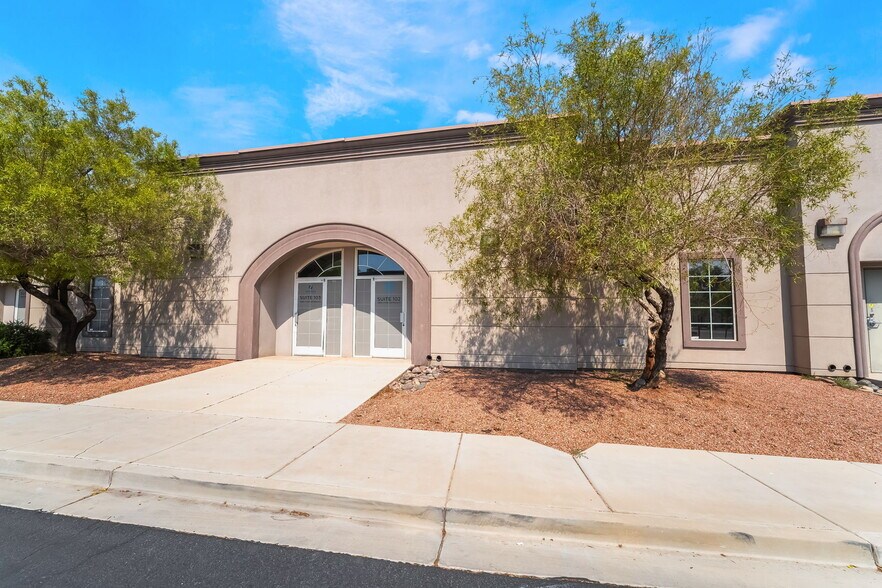 8665 S Eastern Ave, Las Vegas, NV à louer - Photo de l’immeuble – Image 3 sur 31