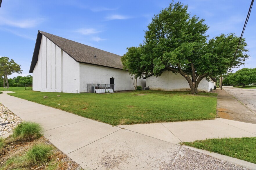 1700 New York Ave, Arlington, TX à vendre - Photo de l’immeuble – Image 3 sur 12