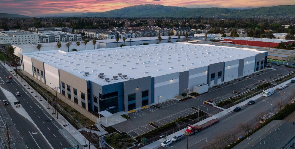 650 N King Rd, San Jose, CA à louer - Photo de l’immeuble – Image 1 sur 10