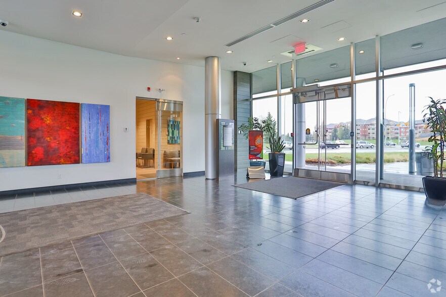 5010 Richard Rd SW, Calgary, AB à louer - Hall d’entrée – Image 2 sur 3