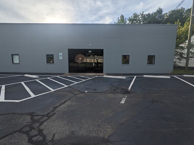 930 S Graham-hopedale Rd, Graham, NC à louer - Photo de l’immeuble – Image 2 sur 9