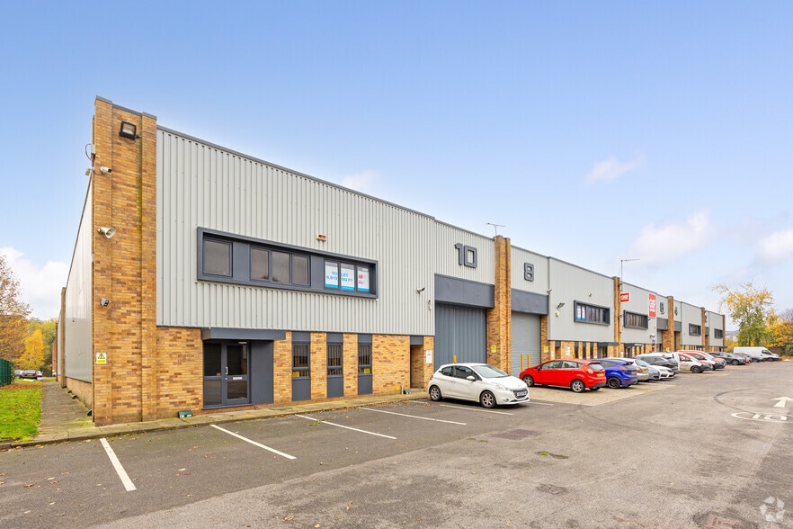 Oakham Dr, Sheffield à louer - Photo principale – Image 1 sur 4