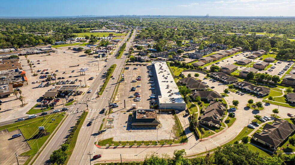 2215-2321 N Alexander Dr, Baytown, TX à vendre - Photo de l’immeuble – Image 3 sur 15