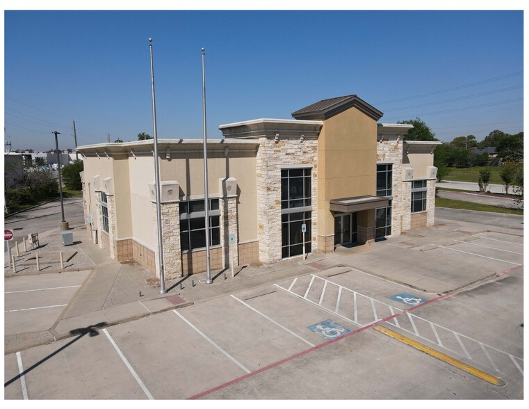 19311 W Lake Houston Pky, Humble, TX à louer - Photo de l’immeuble – Image 2 sur 13