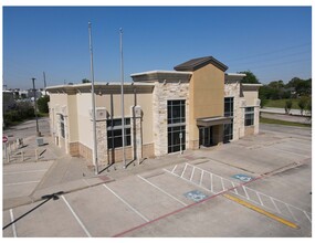 19311 W Lake Houston Pky, Humble, TX à louer Photo de l’immeuble– Image 1 sur 1