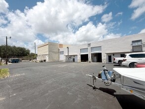 2655 NE 188th St, Miami, FL à louer Photo intérieure– Image 2 sur 14