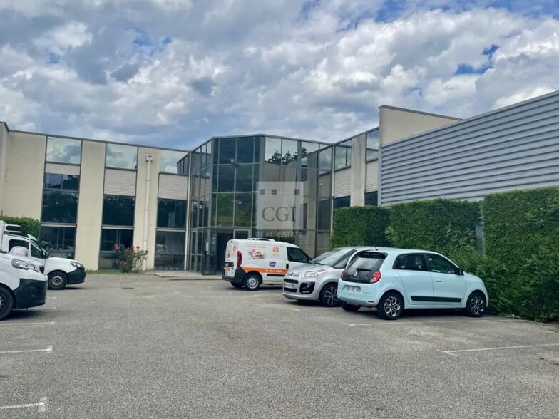 Local d’activités dans Seyssinet-Pariset à louer - Photo de l’immeuble – Image 1 sur 7