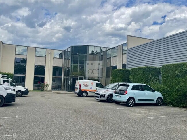 Plus de détails pour Local d'activités à louer