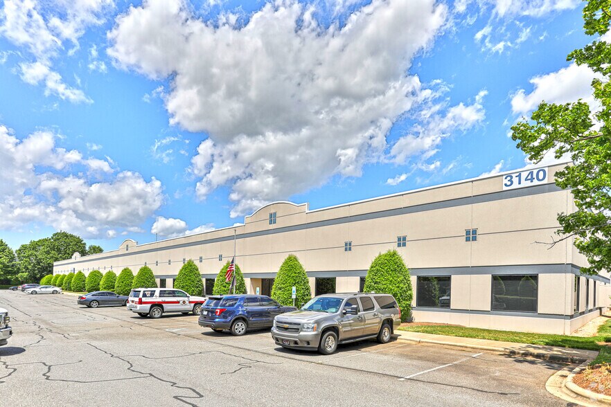 3140 Yorkmont Rd, Charlotte, NC à louer - Photo de l’immeuble – Image 3 sur 5