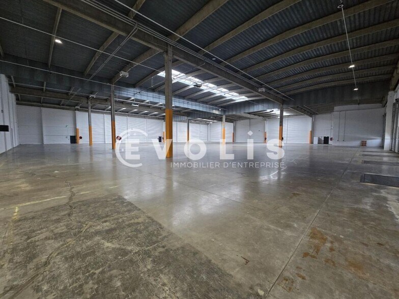 Industriel/Logistique dans Fleury Merogis à louer - Photo de l’immeuble – Image 2 sur 9
