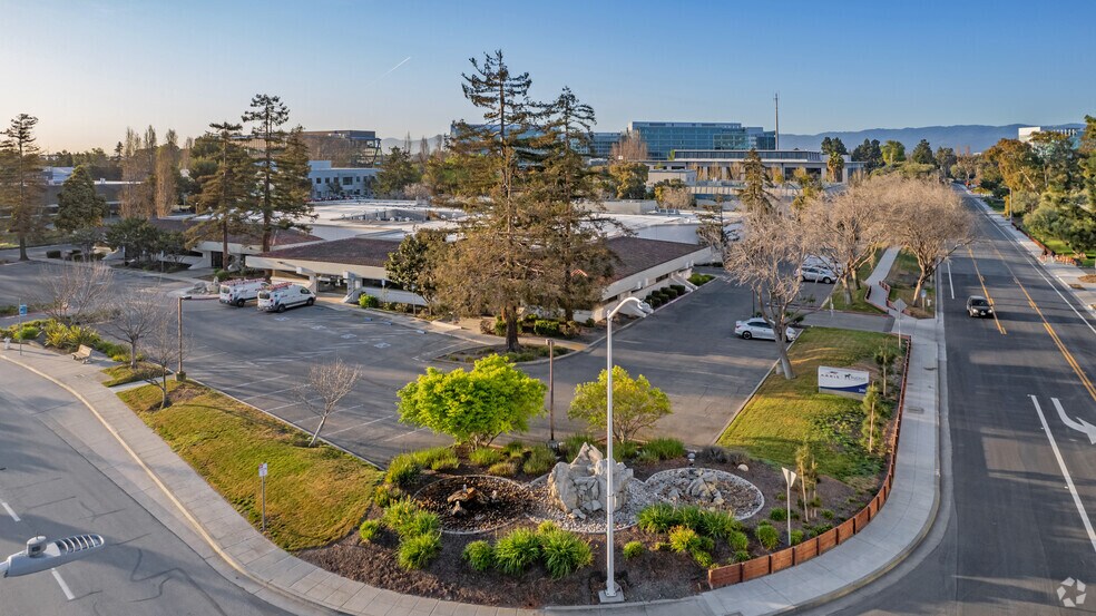 388 W Java Dr, Sunnyvale, CA à louer - Photo de l’immeuble – Image 3 sur 8
