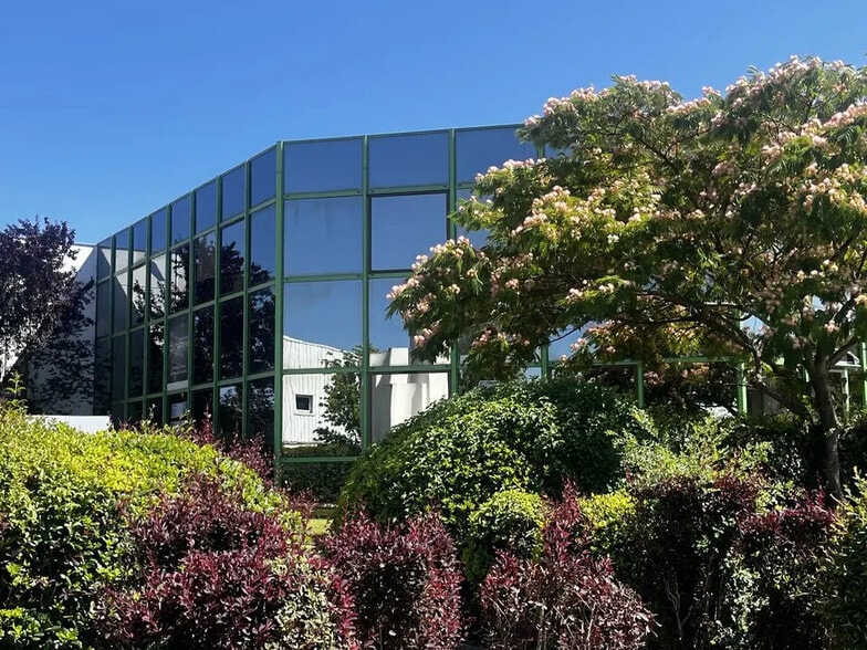 645 Rue Mayor De Montrichet, LES MILLES à vendre - Photo de l’immeuble – Image 1 sur 2