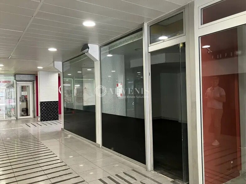Local commercial dans Bourges à louer - Hall d’entrée – Image 3 sur 3