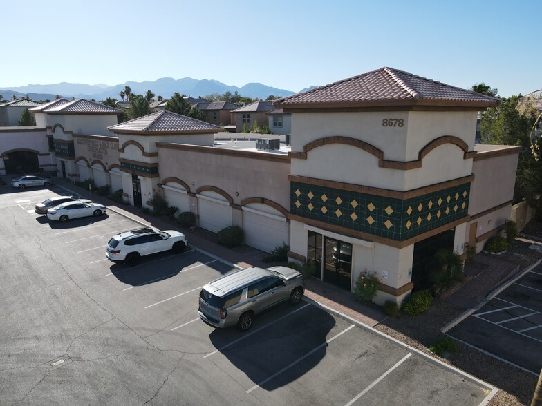 8678 W Spring Mountain Rd, Las Vegas, NV à vendre - Photo de l’immeuble – Image 1 sur 33