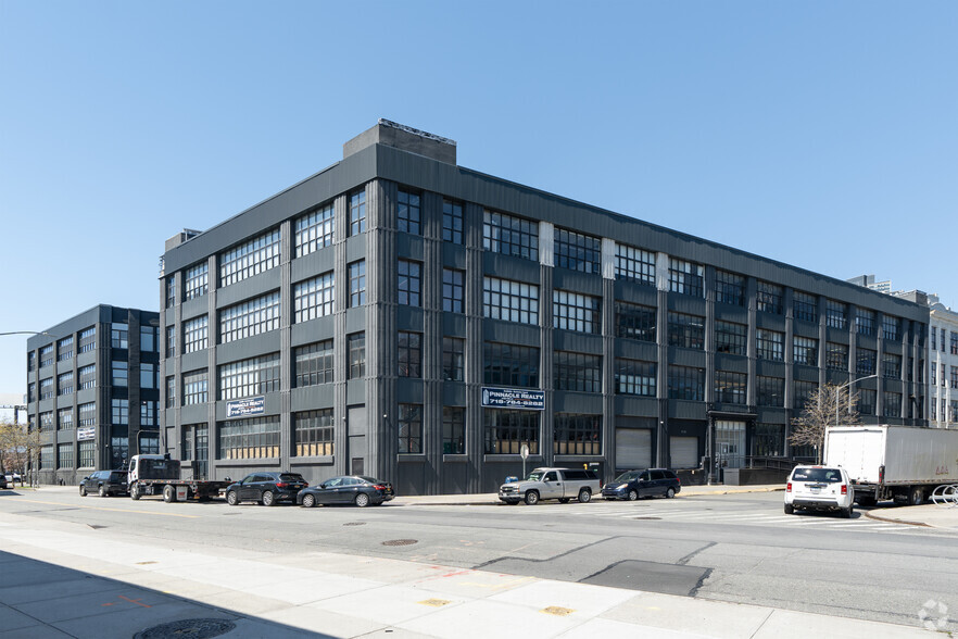 47-32 Austell Pl, Long Island City, NY à louer - Photo de l’immeuble – Image 2 sur 17