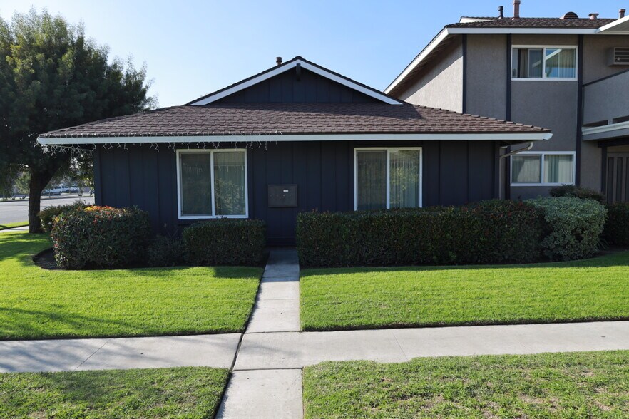 3555 W Cerritos Ave, Anaheim, CA à vendre - Photo de l’immeuble – Image 2 sur 20
