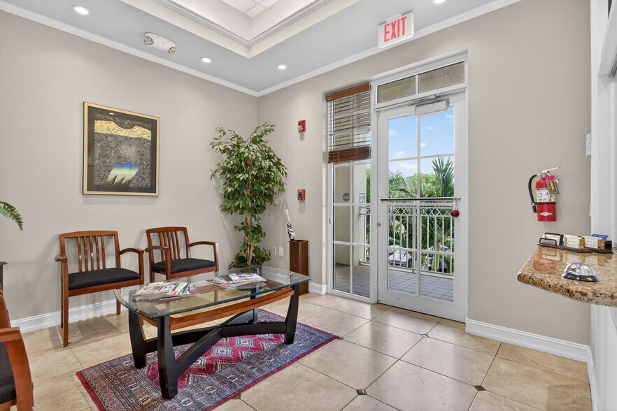 5521 N University Dr, Coral Springs, FL à vendre - Photo de l’immeuble – Image 2 sur 37