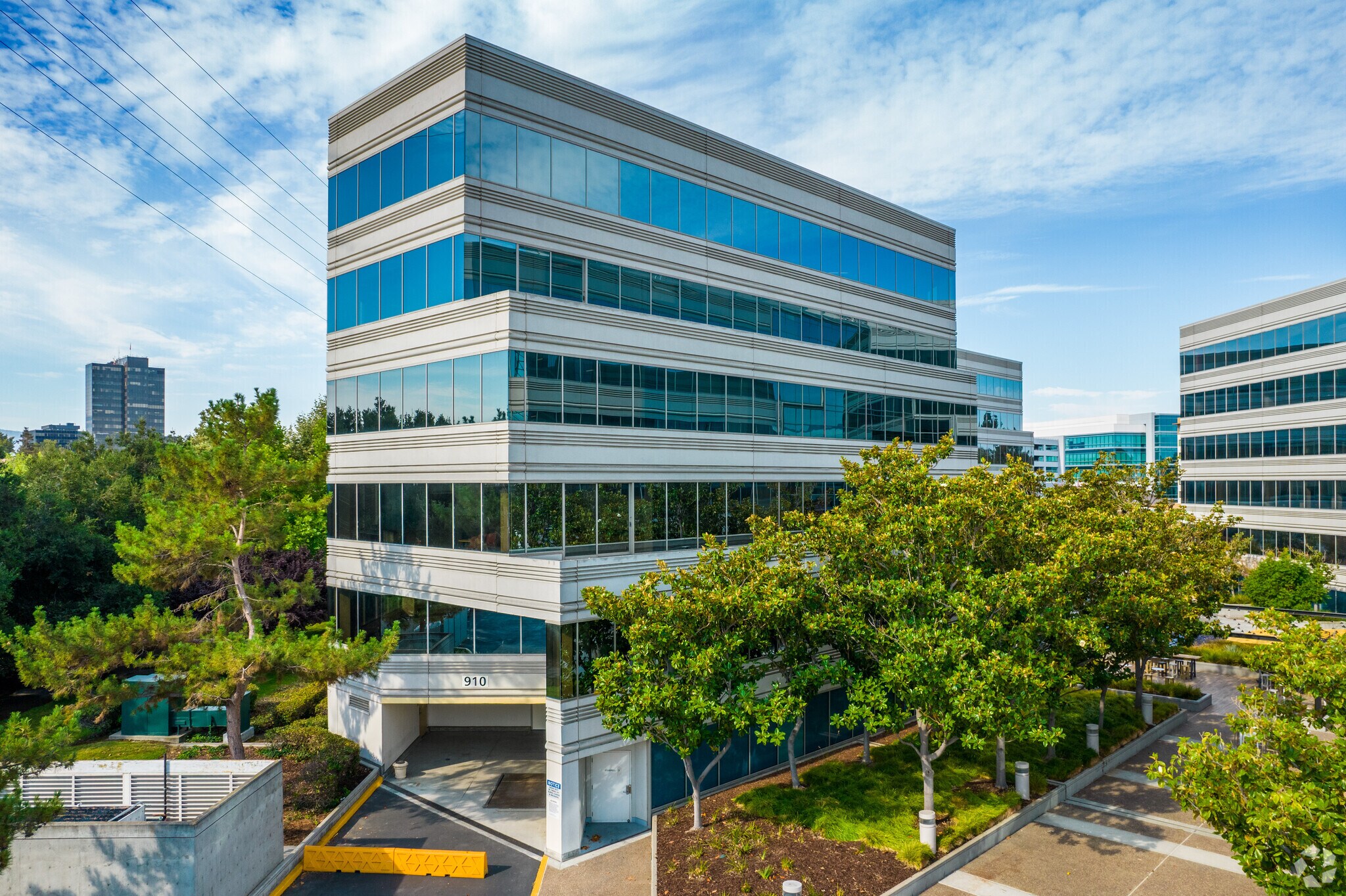 910 E Hamilton Ave, Campbell, CA à louer Photo principale– Image 1 sur 10