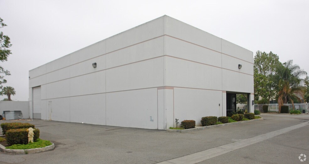 1967 W Holt Ave, Pomona, CA à louer - Photo de l’immeuble – Image 2 sur 5