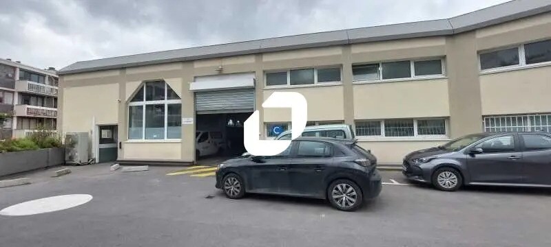 Local d’activités dans Aubervilliers à louer - Photo de l’immeuble – Image 3 sur 11