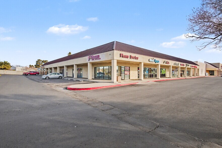 5990-6010 W Cheyenne Ave, Las Vegas, NV à louer - Photo de l’immeuble – Image 3 sur 6