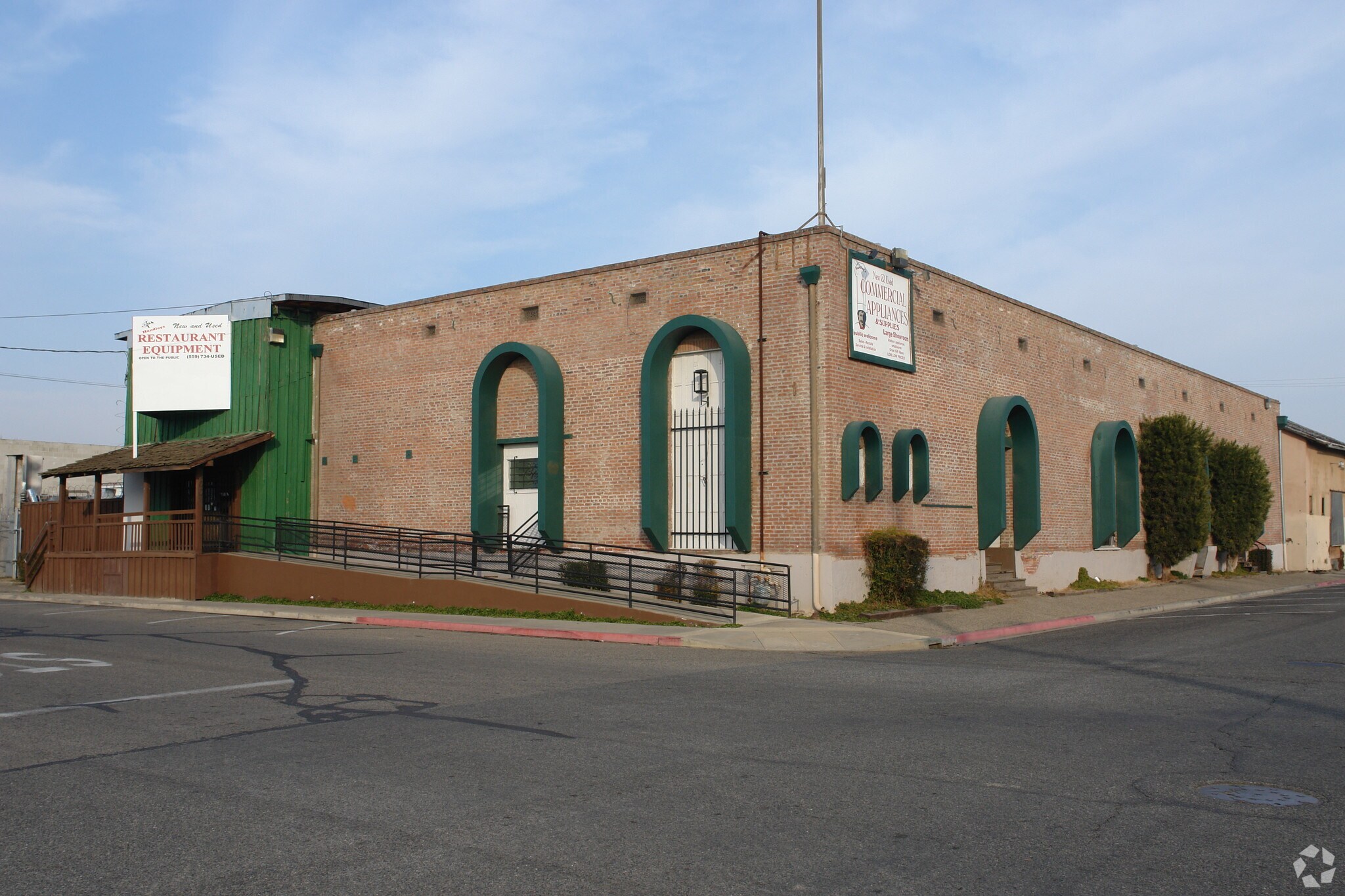 400 N Johnson St, Visalia, CA à vendre Photo principale– Image 1 sur 6