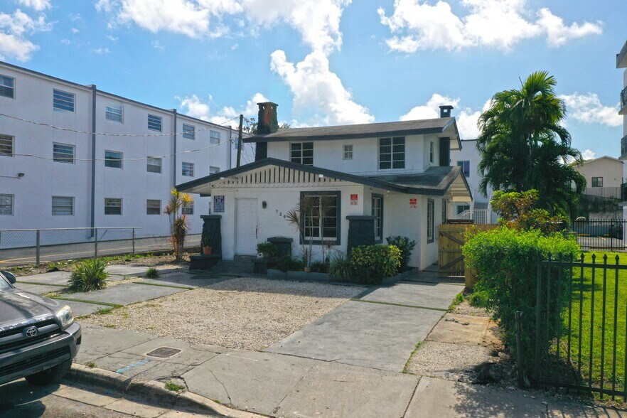 734 SW 4th St, Miami, FL à vendre - Photo de l’immeuble – Image 2 sur 17