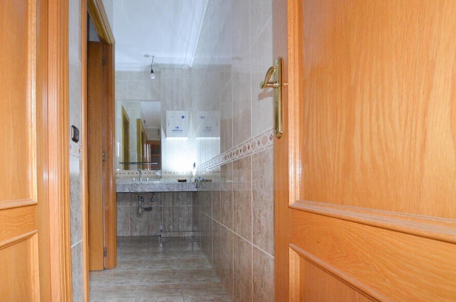 Local commercial dans Santa Marta de Tormes, Salamanca à vendre - Photo de l’immeuble – Image 2 sur 37
