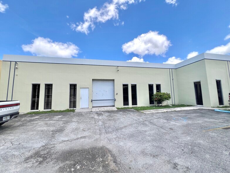 3425 NW 73rd Ave, Miami, FL à louer - Photo de l’immeuble – Image 1 sur 22