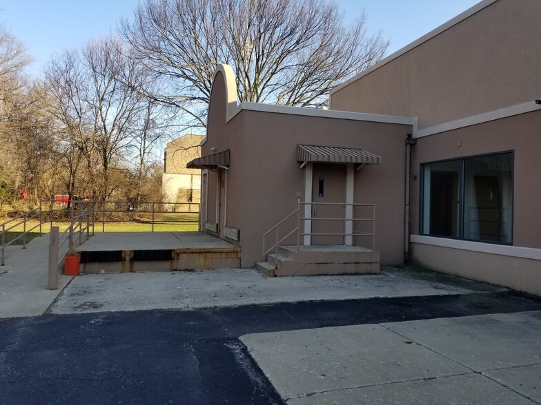 4606 Old Grand Ave, Gurnee, IL à louer - Photo de l’immeuble – Image 3 sur 4