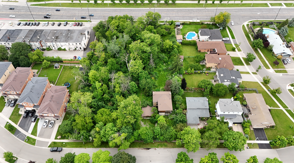 1050 Burnhamthorpe Rd E, Mississauga, ON à vendre - Photo de l’immeuble – Image 3 sur 6