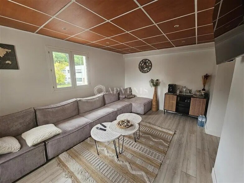 Bureau dans Neuilly-sur-Marne à louer - Photo de l’immeuble – Image 3 sur 6