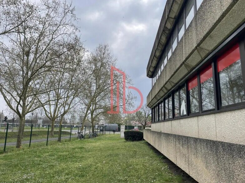 Bureau dans Bruges à louer - Photo de l’immeuble – Image 1 sur 4