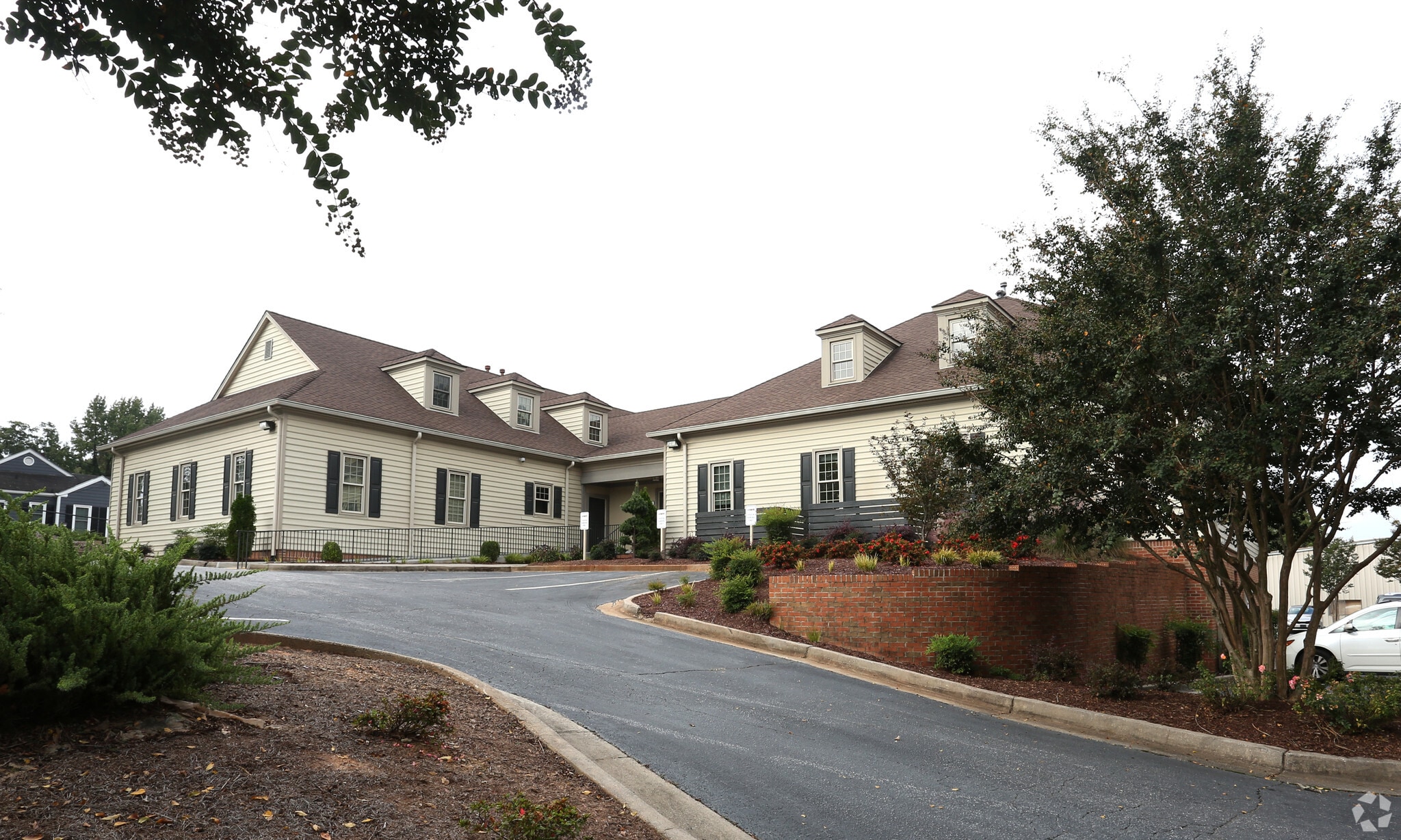 3690 N Peachtree Rd, Chamblee, GA à louer Photo principale– Image 1 sur 15